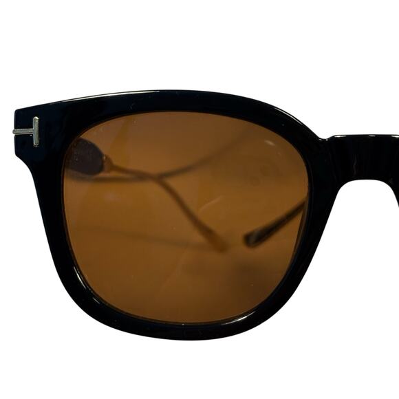 Tom Ford Wellington TF542-K Asian 53-21 145 52E Black Gold  display picture 1